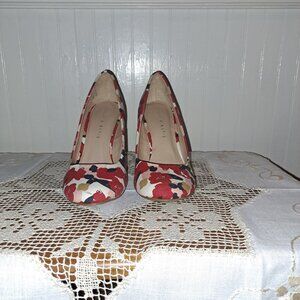 Kelly and Katie Corderno shoes floral pattern size 7